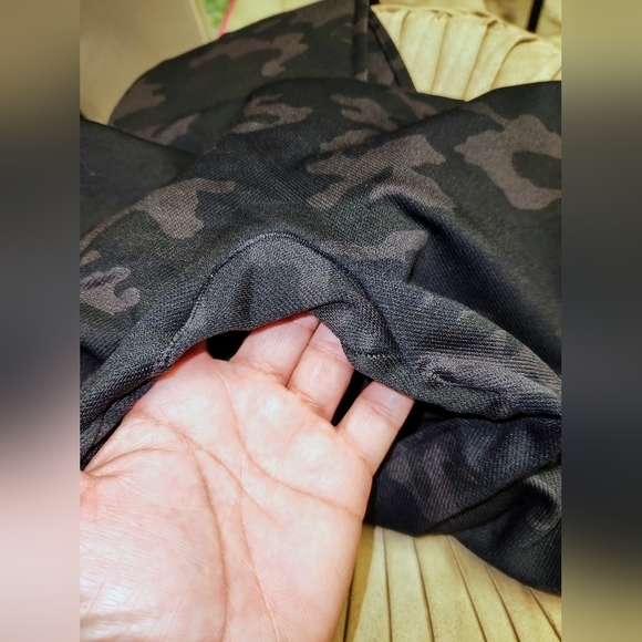 SPANX LEGGINGS LOOK AT ME NOW SEAMLESS HIGH-RISE CAMO BLACK SIZE XL - Picture 4 of 11